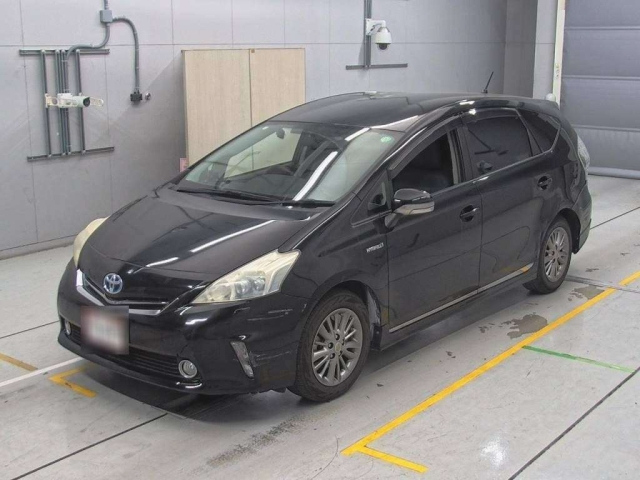 TOYOTA PRIUS ALPHA 2012
