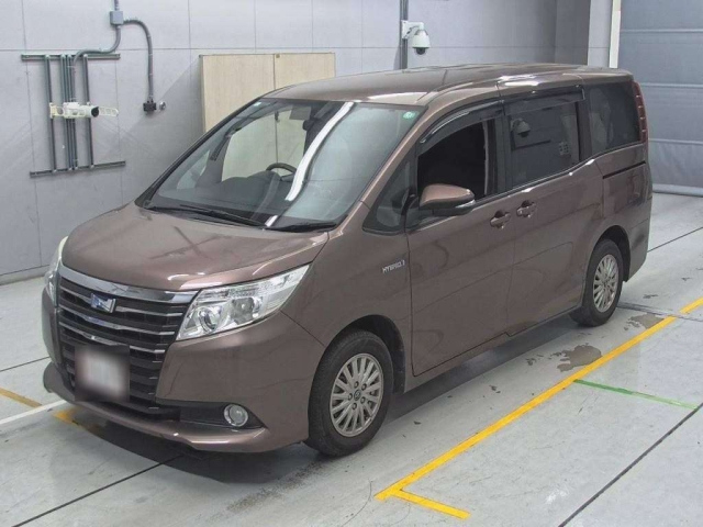 TOYOTA NOAH 2014