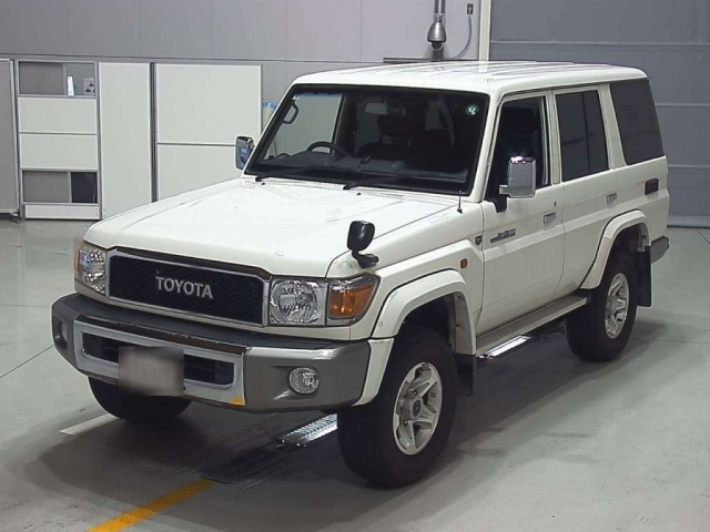 TOYOTA LAND CRUISER 2015