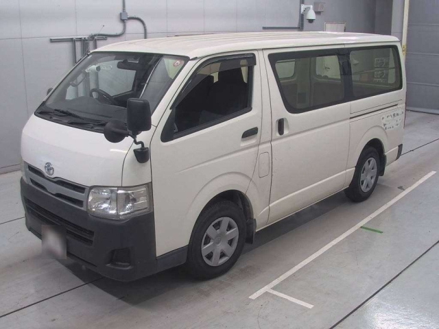 TOYOTA HIACE VAN 2013