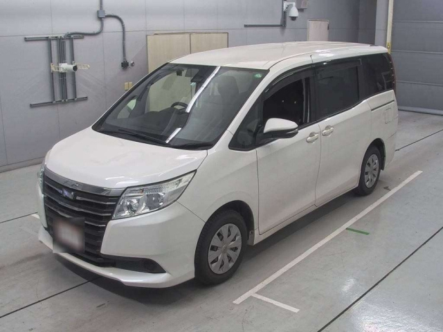 TOYOTA NOAH 2016