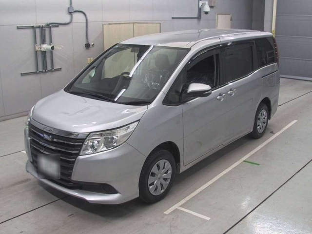 TOYOTA NOAH 2016
