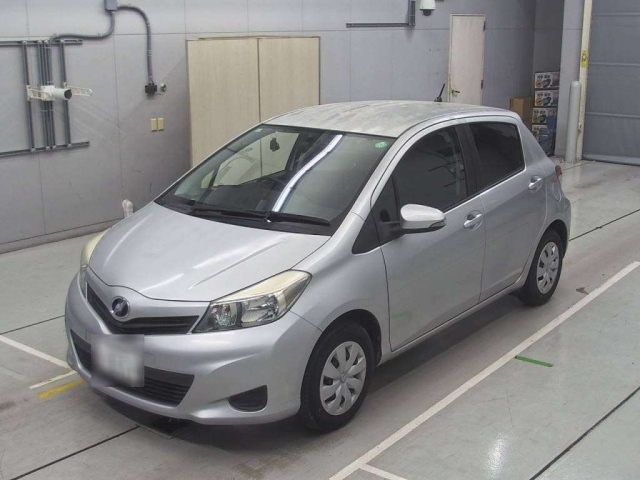 TOYOTA VITZ 2013