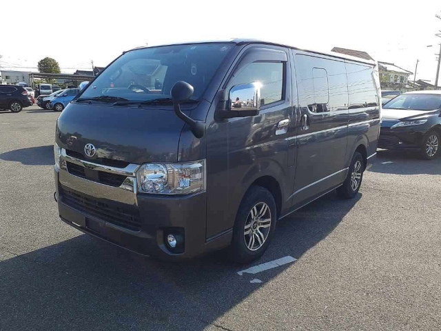 TOYOTA HIACE VAN 2021