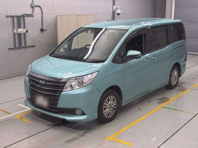 TOYOTA NOAH 2016