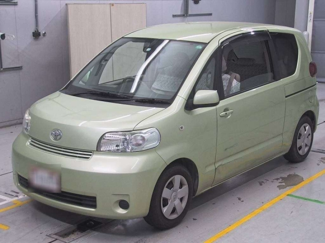 TOYOTA PORTE 2010
