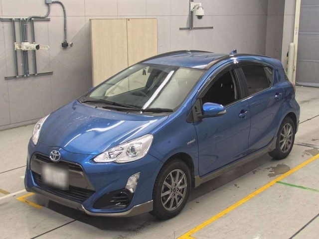 TOYOTA AQUA 2015