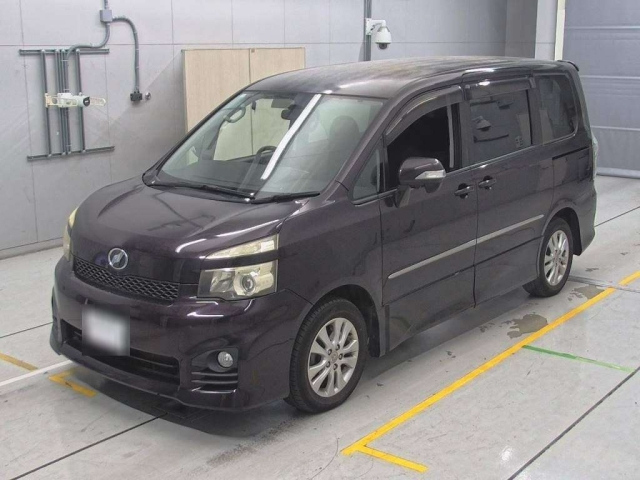 TOYOTA VOXY 2010