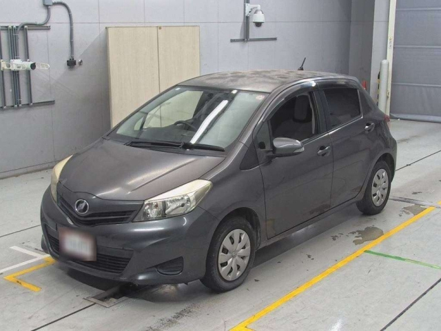 TOYOTA VITZ 2012