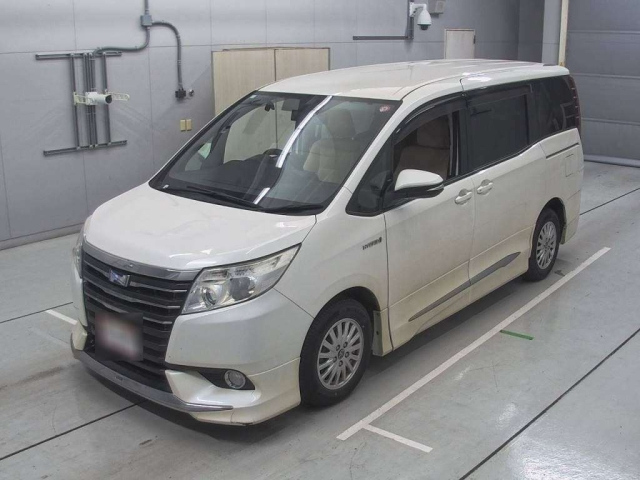 TOYOTA NOAH 2014