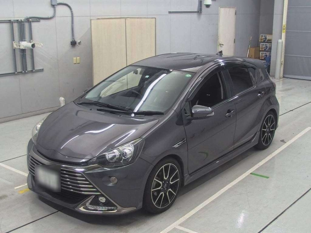 TOYOTA AQUA 2015