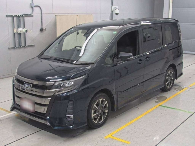 TOYOTA NOAH 2017