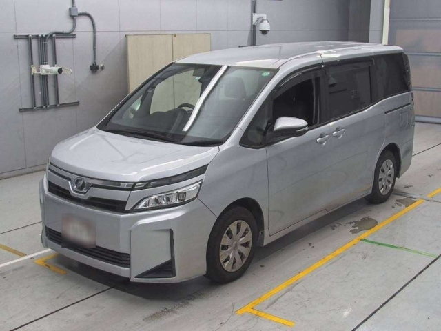 TOYOTA VOXY 2018