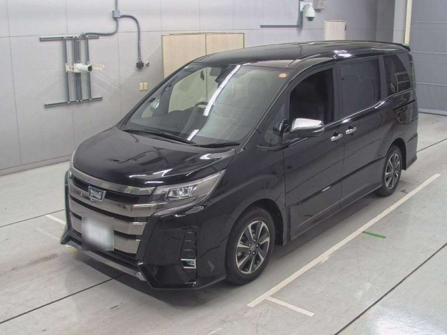 TOYOTA NOAH 2021