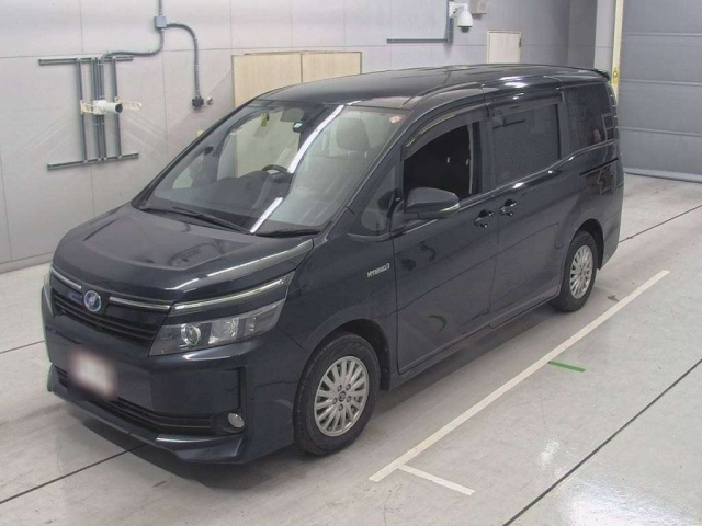 TOYOTA VOXY 2014