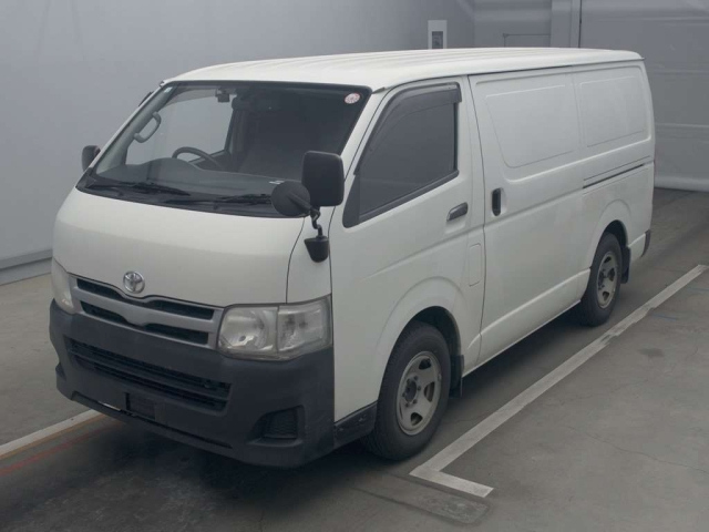 TOYOTA HIACE VAN 2013