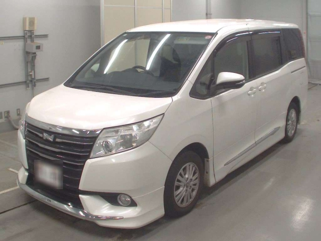 TOYOTA NOAH