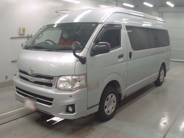 TOYOTA HIACE VAN 2013