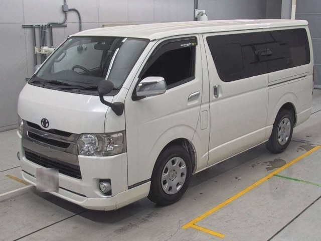 TOYOTA HIACE VAN 2016