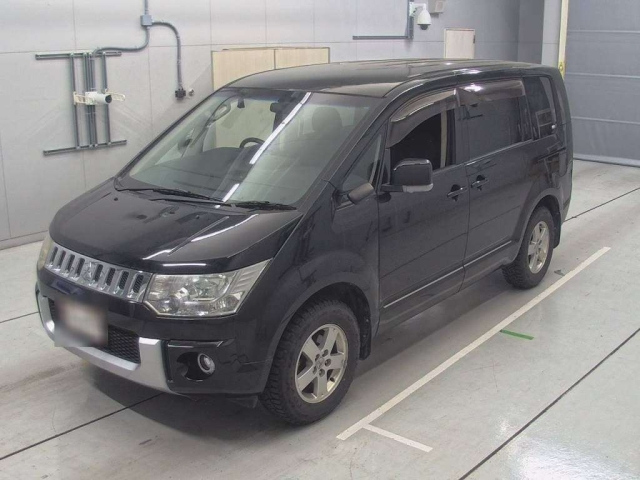 MITSUBISHI DELICA D5 2013