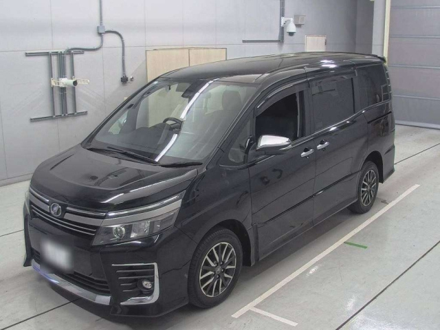 TOYOTA VOXY 2017