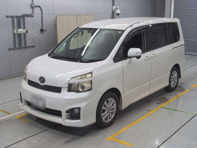 TOYOTA VOXY 2010