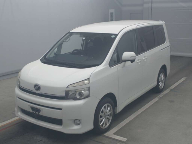 TOYOTA VOXY 2010