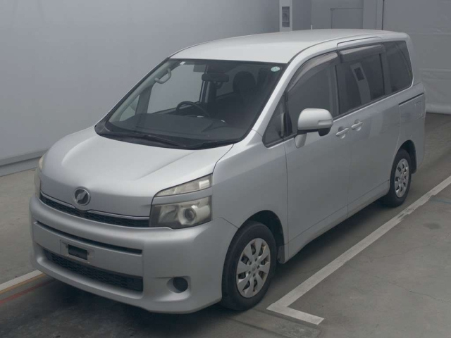 TOYOTA VOXY 2011