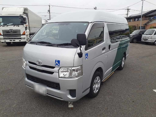 TOYOTA HIACE VAN 2020
