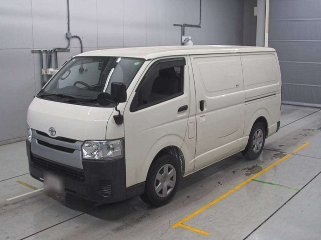 TOYOTA HIACE VAN