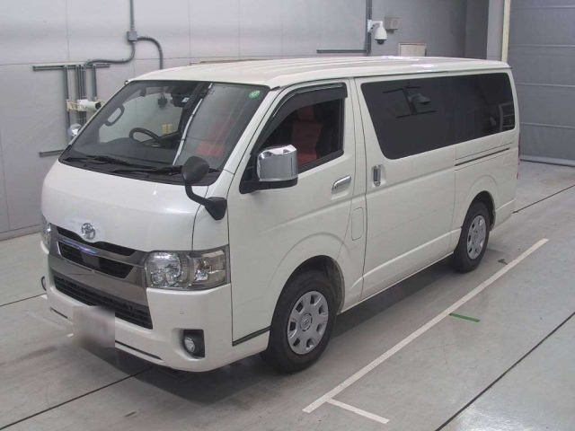 TOYOTA HIACE VAN 2021