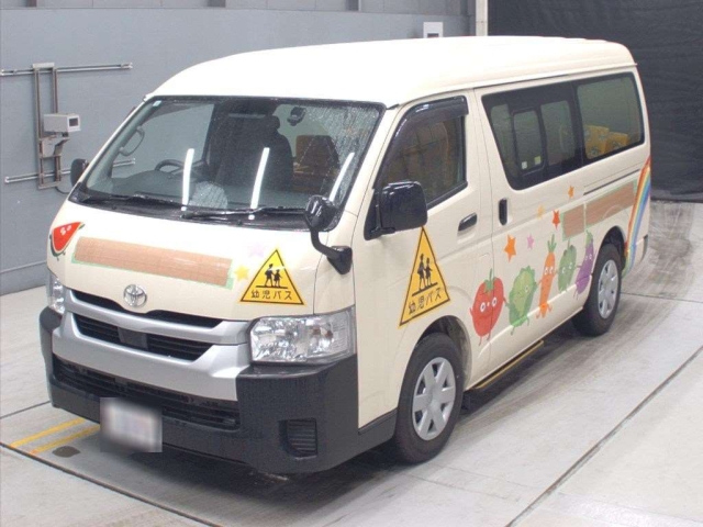 TOYOTA HIACE 2022