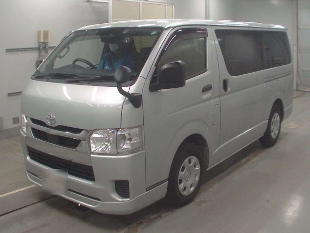 TOYOTA HIACE VAN 2020