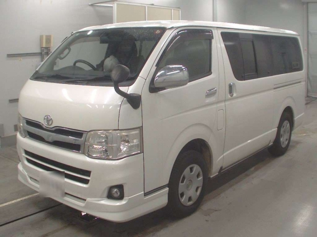 TOYOTA HIACE VAN 2011