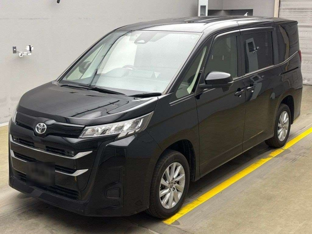 TOYOTA NOAH 2022