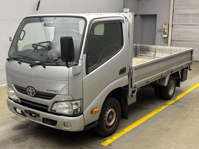 TOYOTA DYNA 2020
