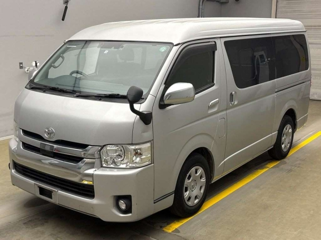 TOYOTA HIACE 2018
