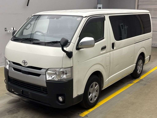 TOYOTA HIACE VAN 2020