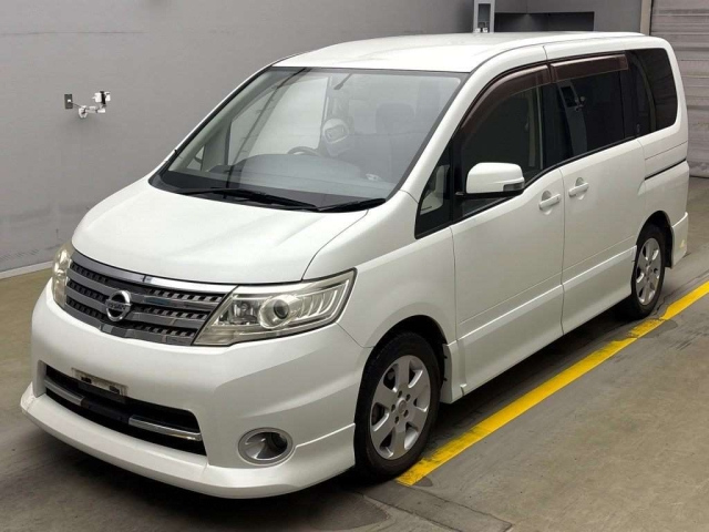 NISSAN SERENA 2010