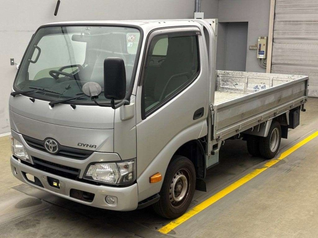 TOYOTA DYNA 2020