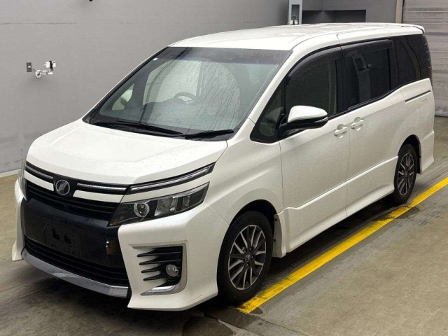 TOYOTA VOXY 2014