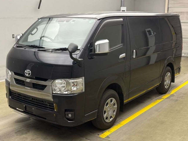 TOYOTA HIACE VAN 2022