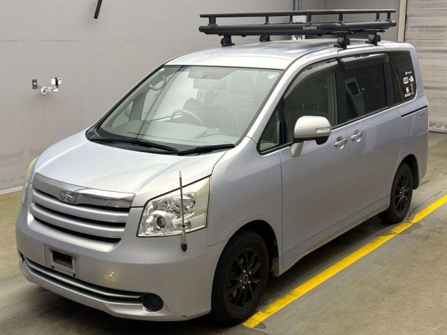 TOYOTA NOAH 2009
