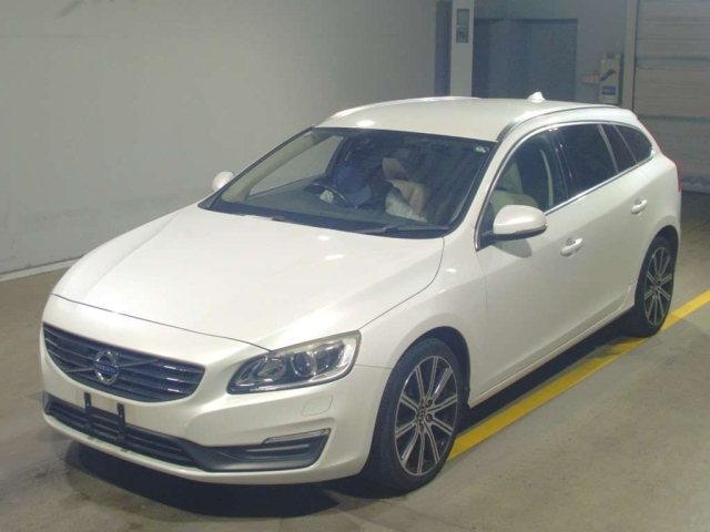 VOLVO V60 2015