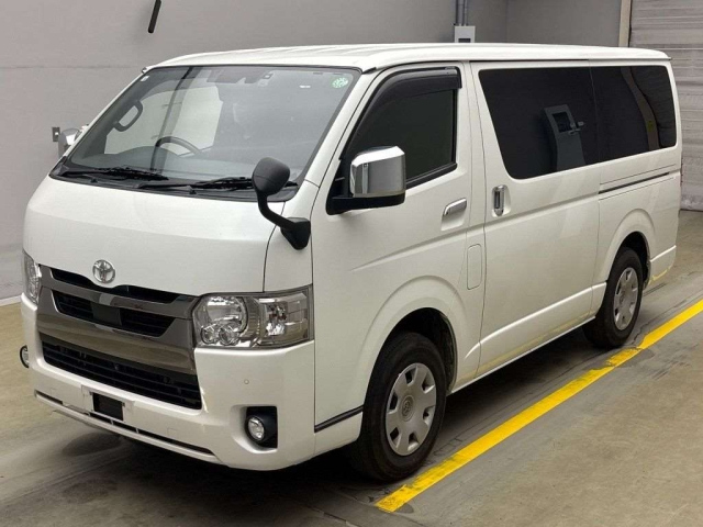 TOYOTA HIACE VAN 2021