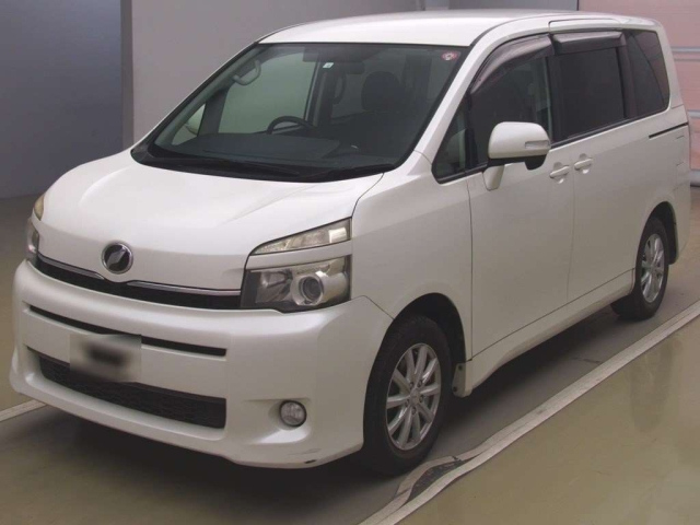 TOYOTA VOXY 2010