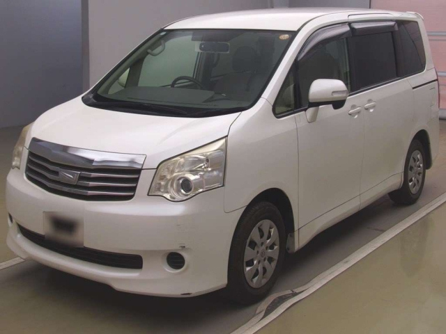 TOYOTA NOAH 2012