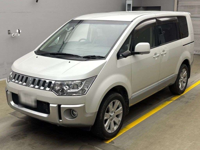 MITSUBISHI DELICA D5 2017