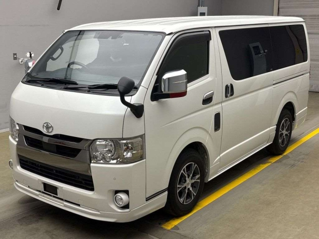 TOYOTA HIACE VAN 2020