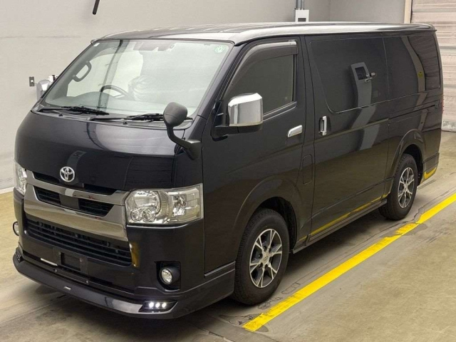 TOYOTA HIACE VAN